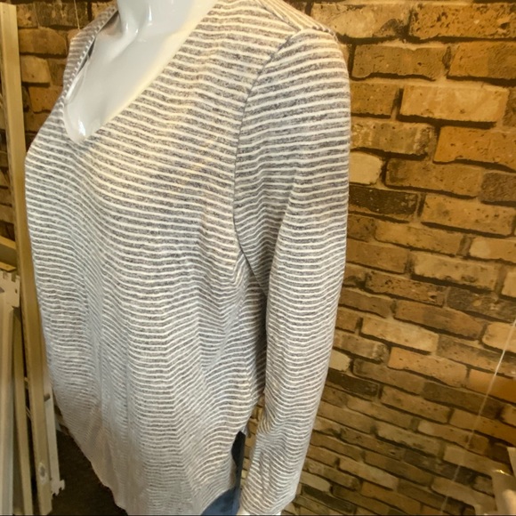 Size Large Denver Hayes sweater shirt - Picture 2 of 4